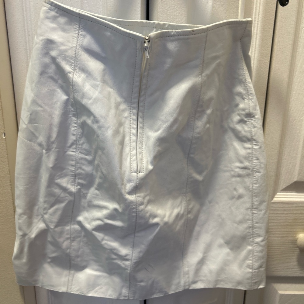 Byrnes & Baker White Leather Mini Skirt - Size 10